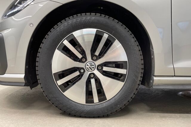 Esikatselu Volkswagen Golf 2018 GTE 1,4 TSI Plug-in-Hybrid 110 kW DSG