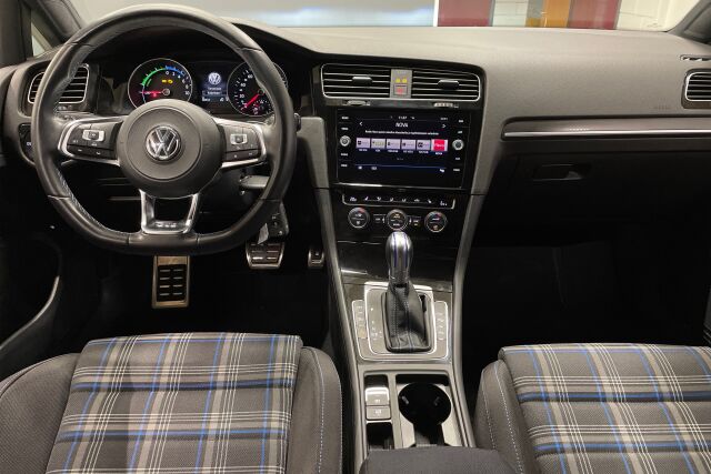 Esikatselu Volkswagen Golf 2018 GTE 1,4 TSI Plug-in-Hybrid 110 kW DSG