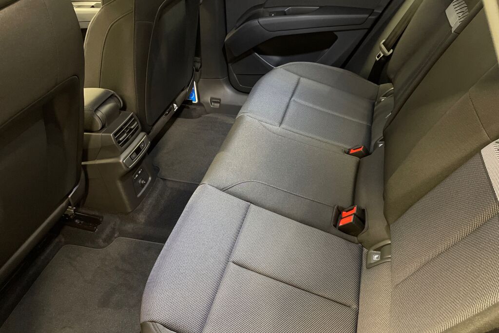 Audi Q4 e-tron 2023 35 e-tron *YKSITYISLEASING KAMPPIS* *500€ K-lATAUKSEN TUULISÄHKÖÄ*