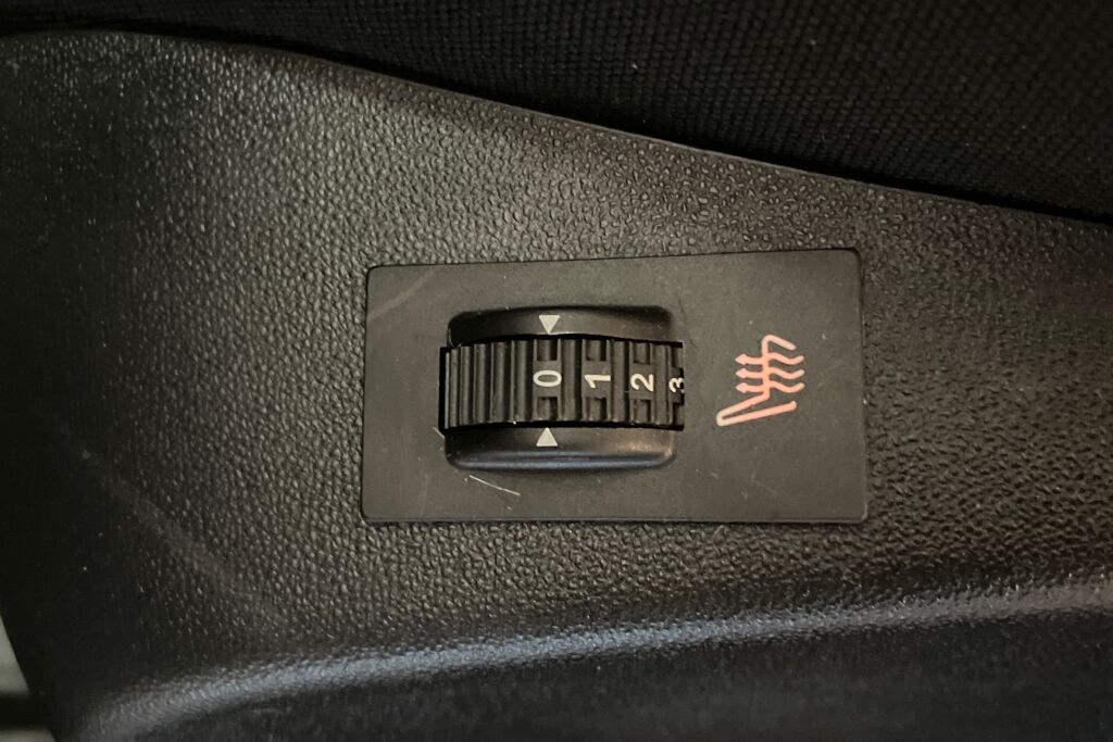 Peugeot 2008 2016 Active PureTech 110 Automaatti **Panoraamalasikatto, Vakkari,  Peruutustutka**