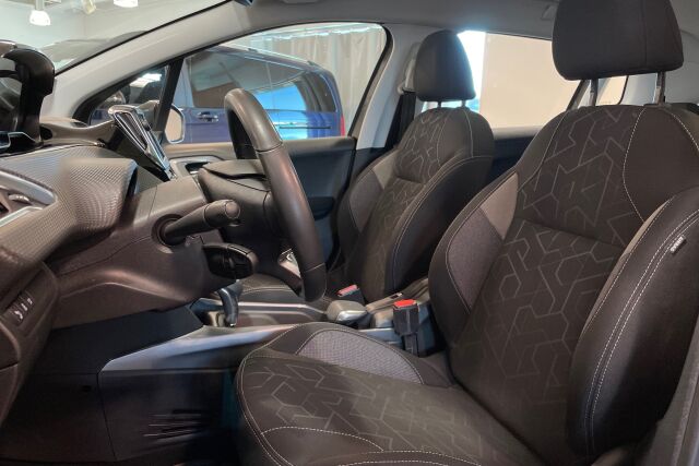 Esikatselu Peugeot 2008 2016 Active PureTech 110 Automaatti **Panoraamalasikatto, Vakkari,  Peruutustutka**
