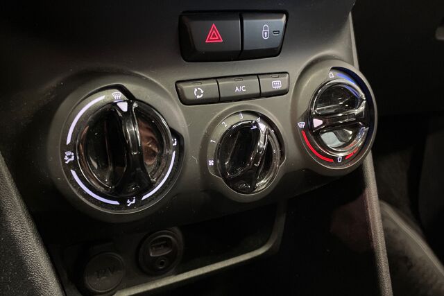 Esikatselu Peugeot 2008 2016 Active PureTech 110 Automaatti **Panoraamalasikatto, Vakkari,  Peruutustutka**