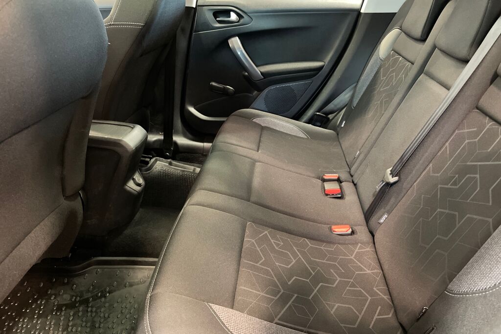 Peugeot 2008 2016 Active PureTech 110 Automaatti **Panoraamalasikatto, Vakkari,  Peruutustutka**