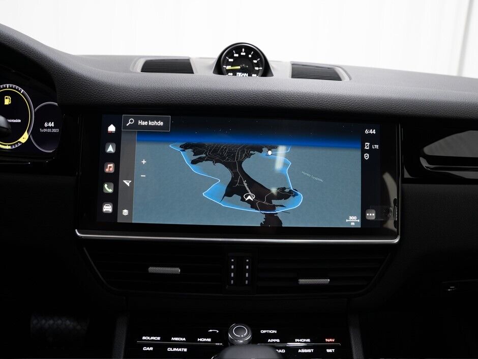 Porsche Cayenne 2023 E-Hybrid Advantage Package