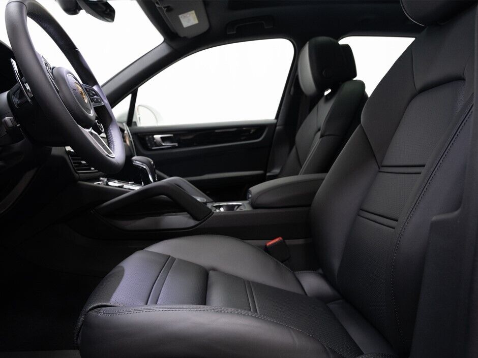 Porsche Cayenne 2023 E-Hybrid Advantage Package
